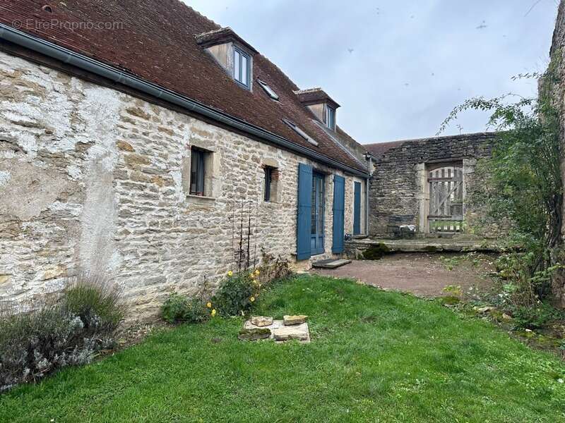 Maison à PRECY-SOUS-THIL