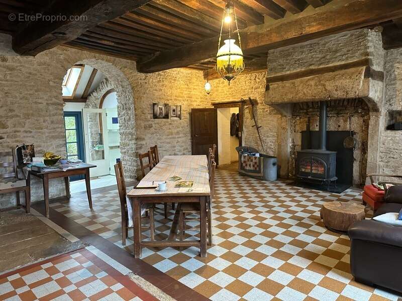 Maison à PRECY-SOUS-THIL