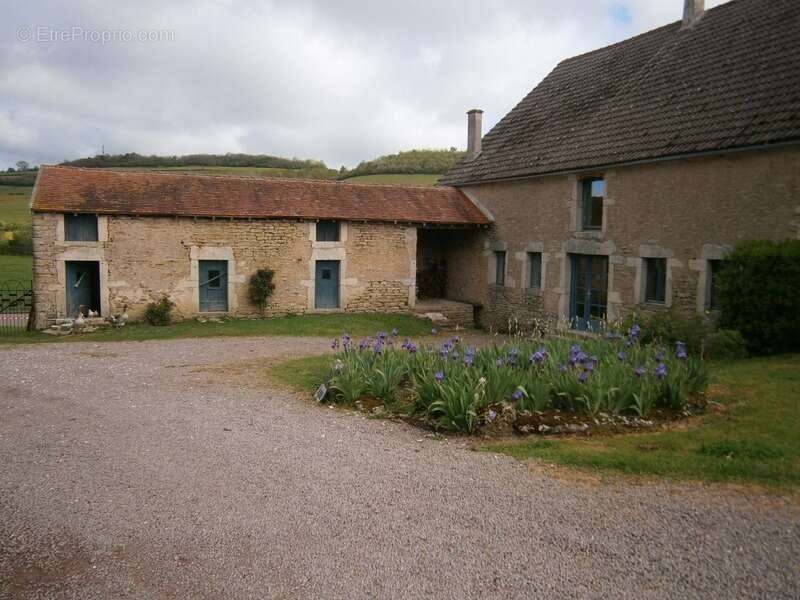 Maison à PRECY-SOUS-THIL