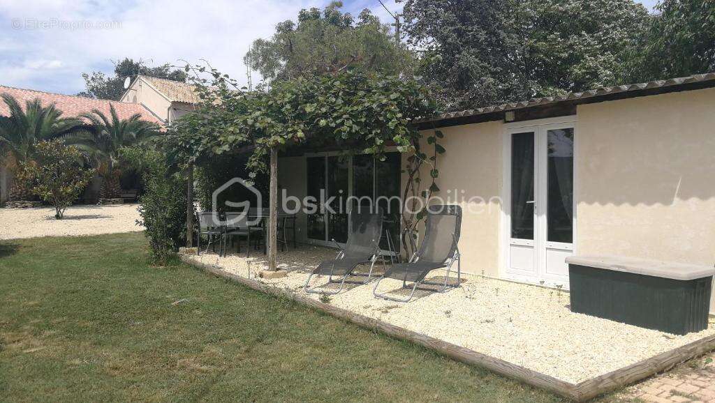 Maison à SAINT-JULIEN-DE-PEYROLAS