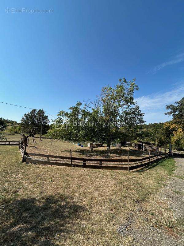 Maison à SAINT-JULIEN-DE-PEYROLAS