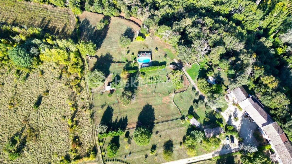 Maison à SAINT-JULIEN-DE-PEYROLAS