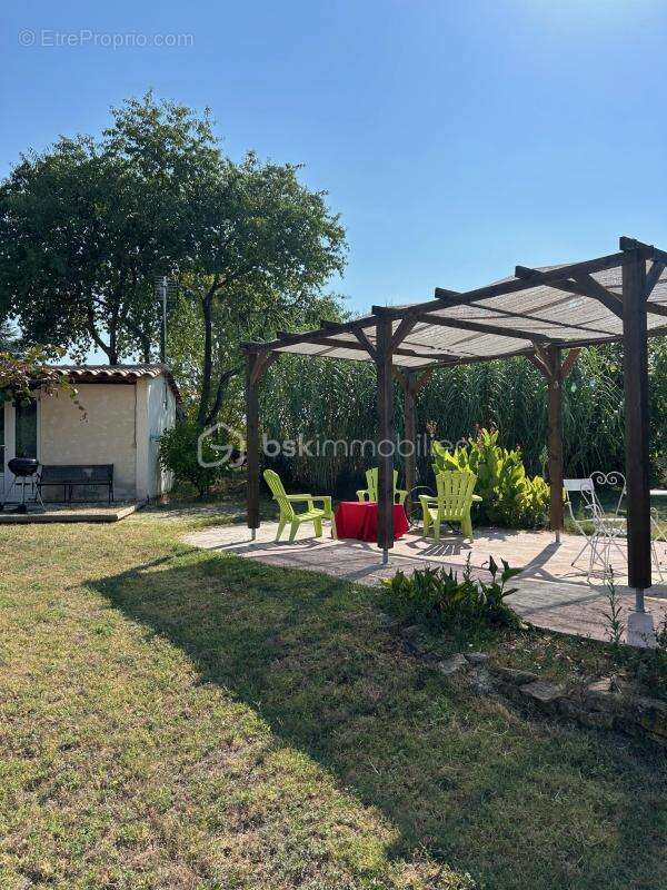 Maison à SAINT-JULIEN-DE-PEYROLAS