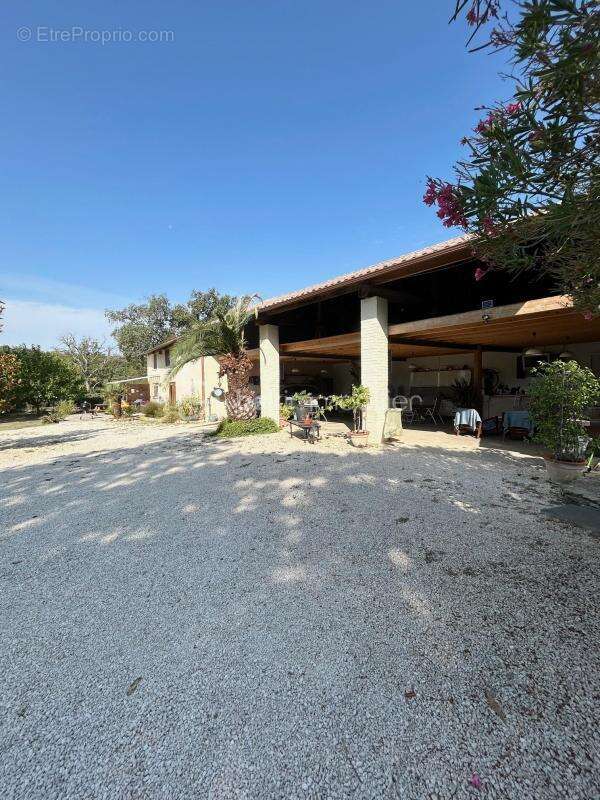 Maison à SAINT-JULIEN-DE-PEYROLAS