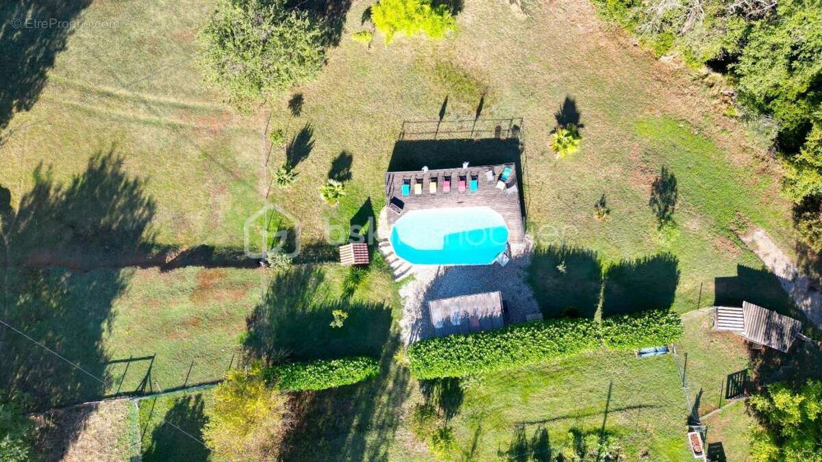 Maison à SAINT-JULIEN-DE-PEYROLAS