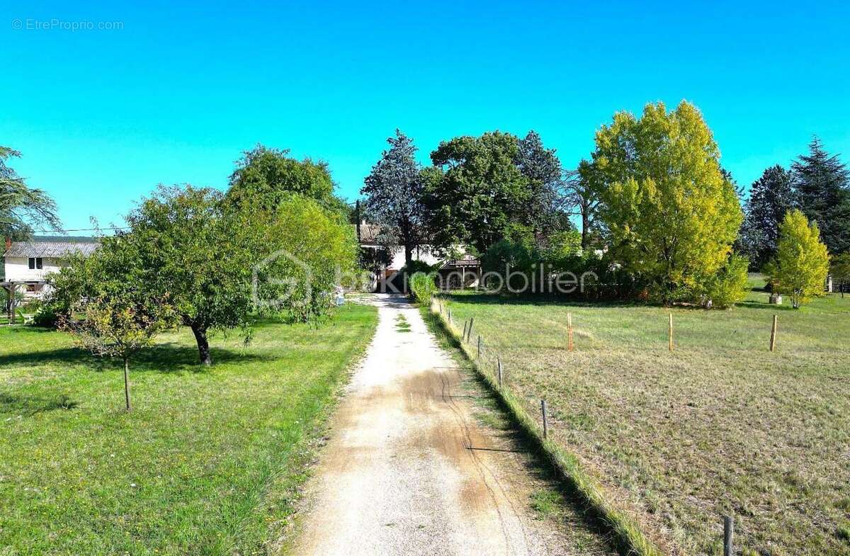 Maison à SAINT-JULIEN-DE-PEYROLAS