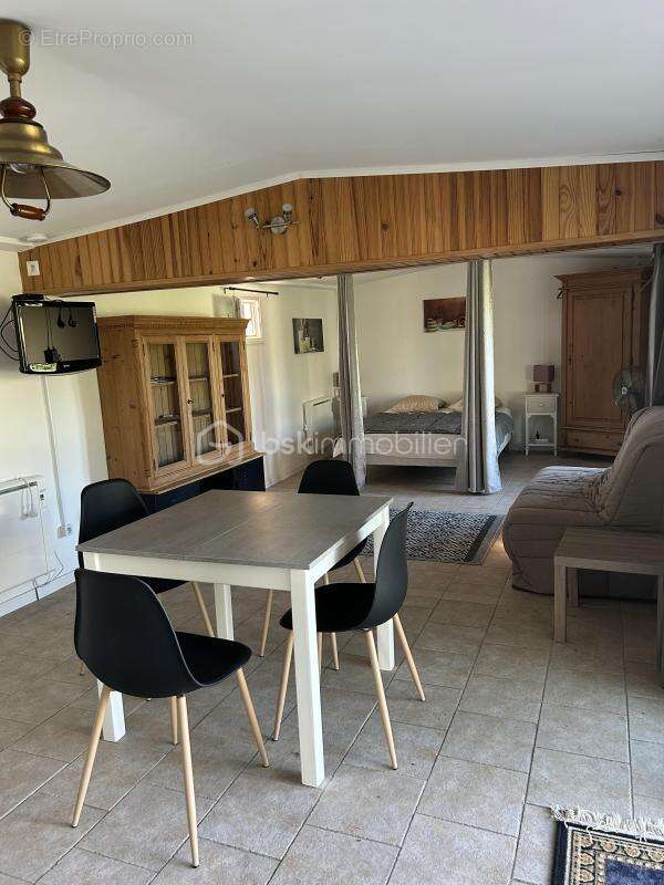 Maison à SAINT-JULIEN-DE-PEYROLAS