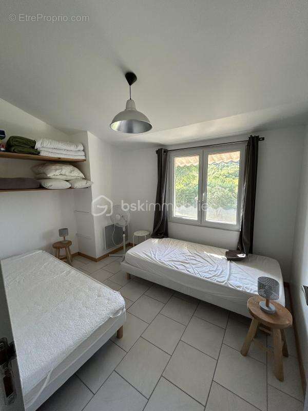 Maison à SAINT-JULIEN-DE-PEYROLAS