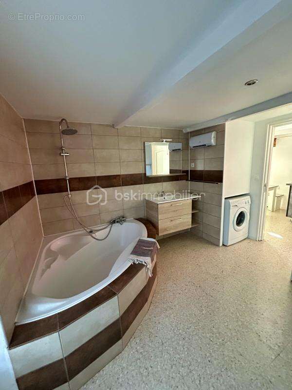 Maison à SAINT-JULIEN-DE-PEYROLAS