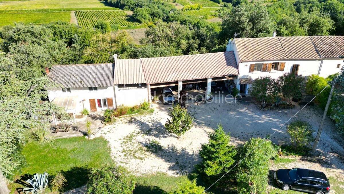 Maison à SAINT-JULIEN-DE-PEYROLAS