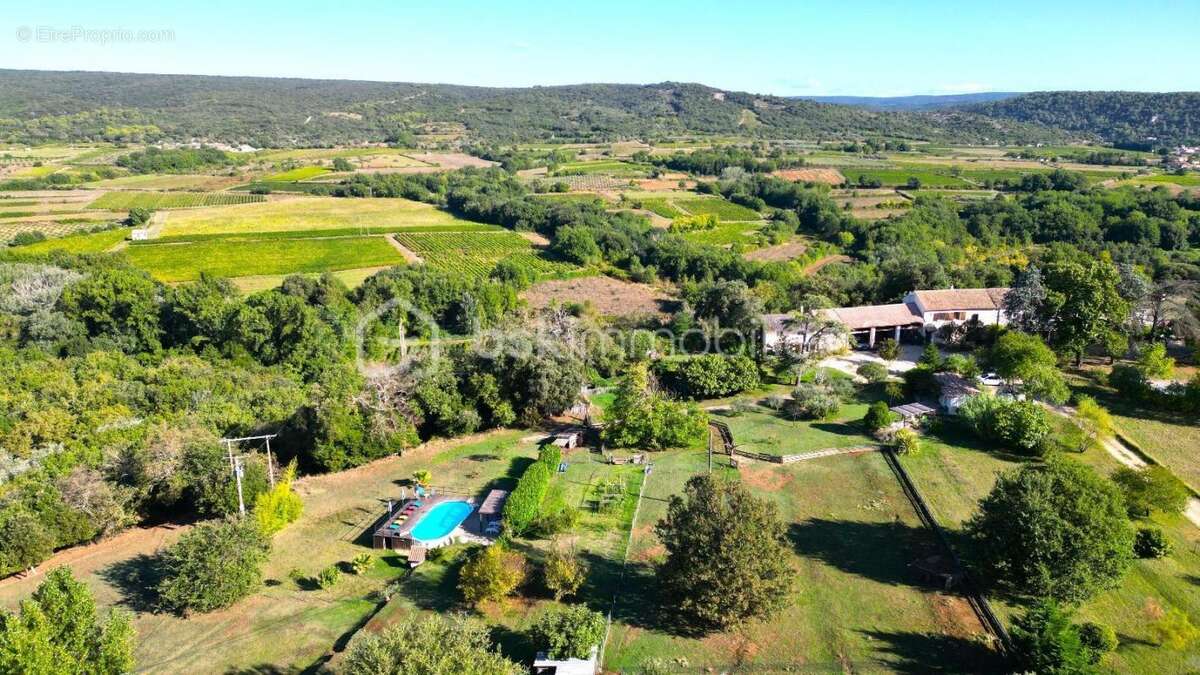 Maison à SAINT-JULIEN-DE-PEYROLAS