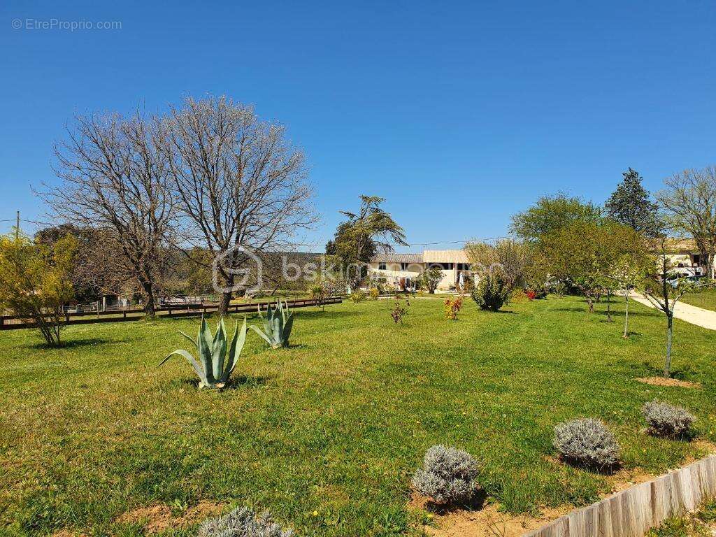 Maison à SAINT-JULIEN-DE-PEYROLAS