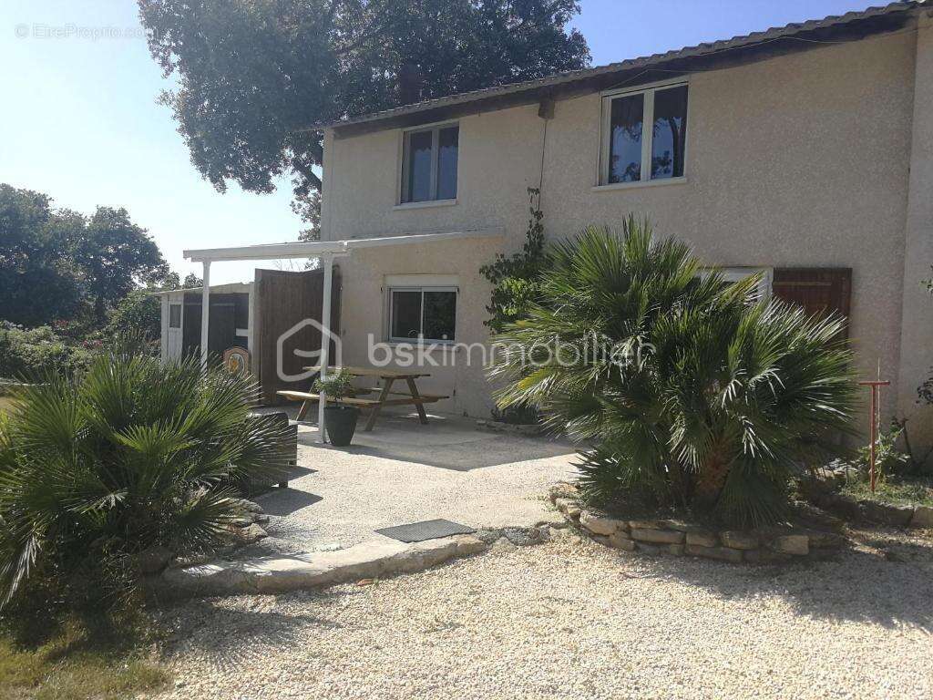 Maison à SAINT-JULIEN-DE-PEYROLAS