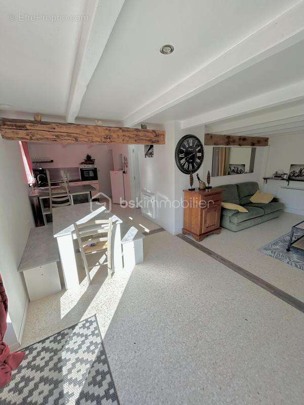 Maison à SAINT-JULIEN-DE-PEYROLAS