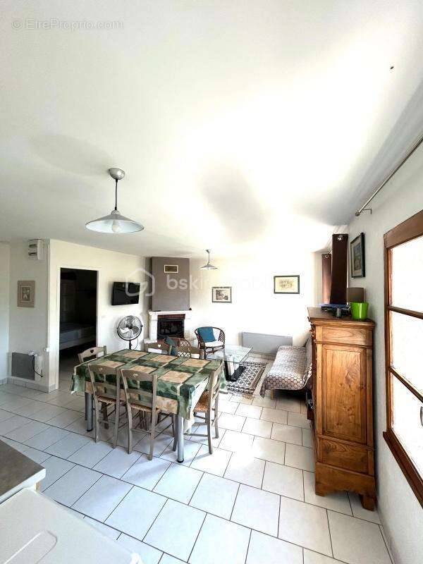 Maison à SAINT-JULIEN-DE-PEYROLAS