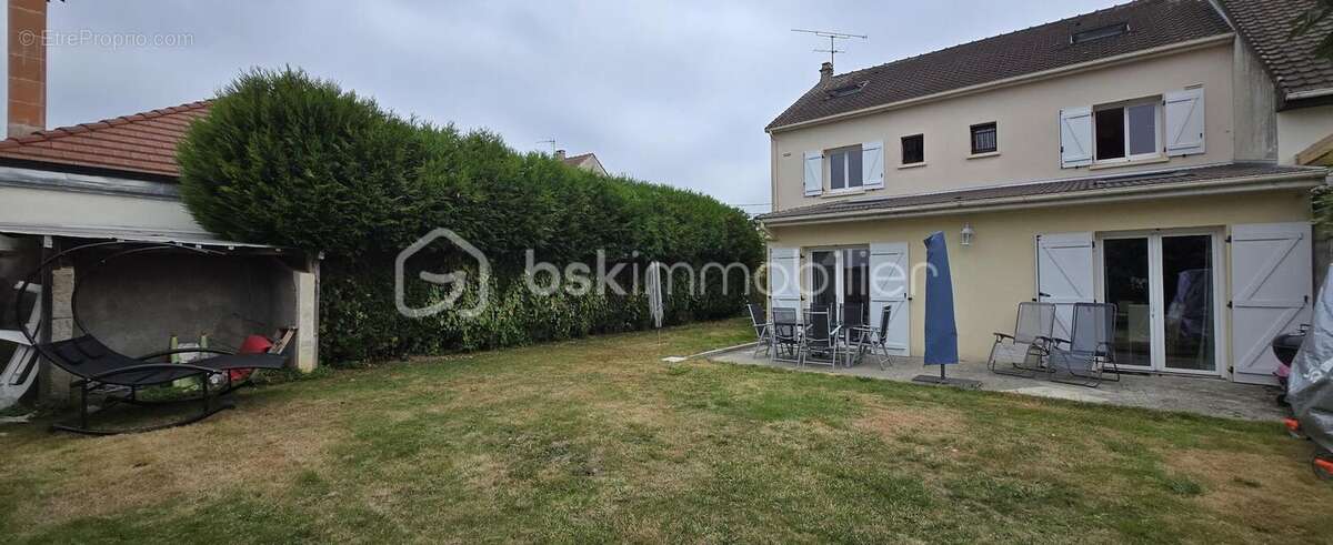 Maison à OZOIR-LA-FERRIERE