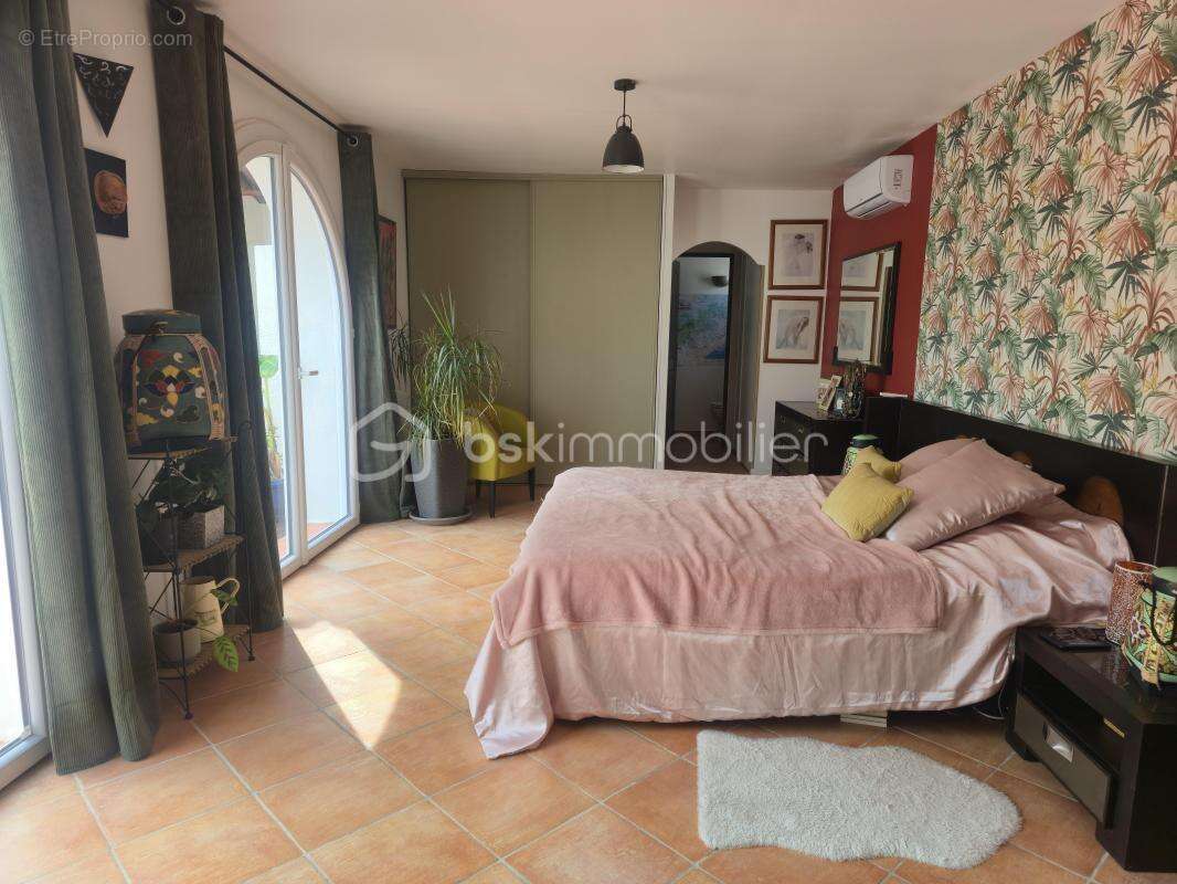 Maison à VIC-LA-GARDIOLE