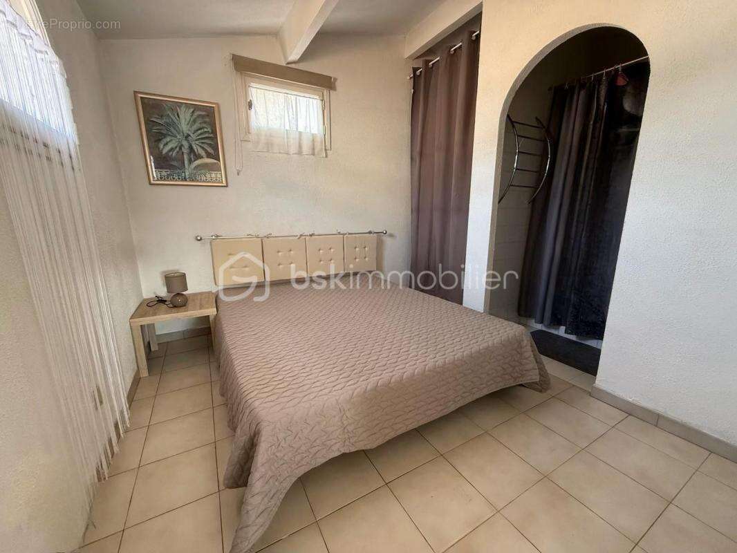 Maison à VIC-LA-GARDIOLE