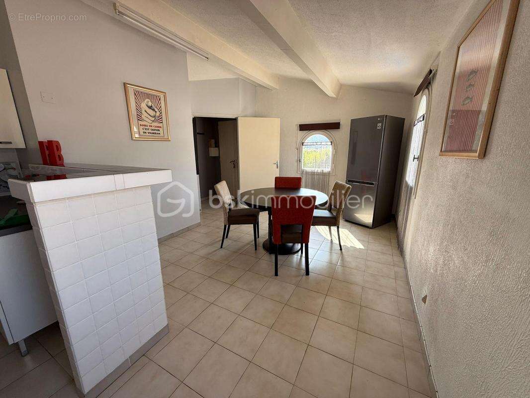 Maison à VIC-LA-GARDIOLE