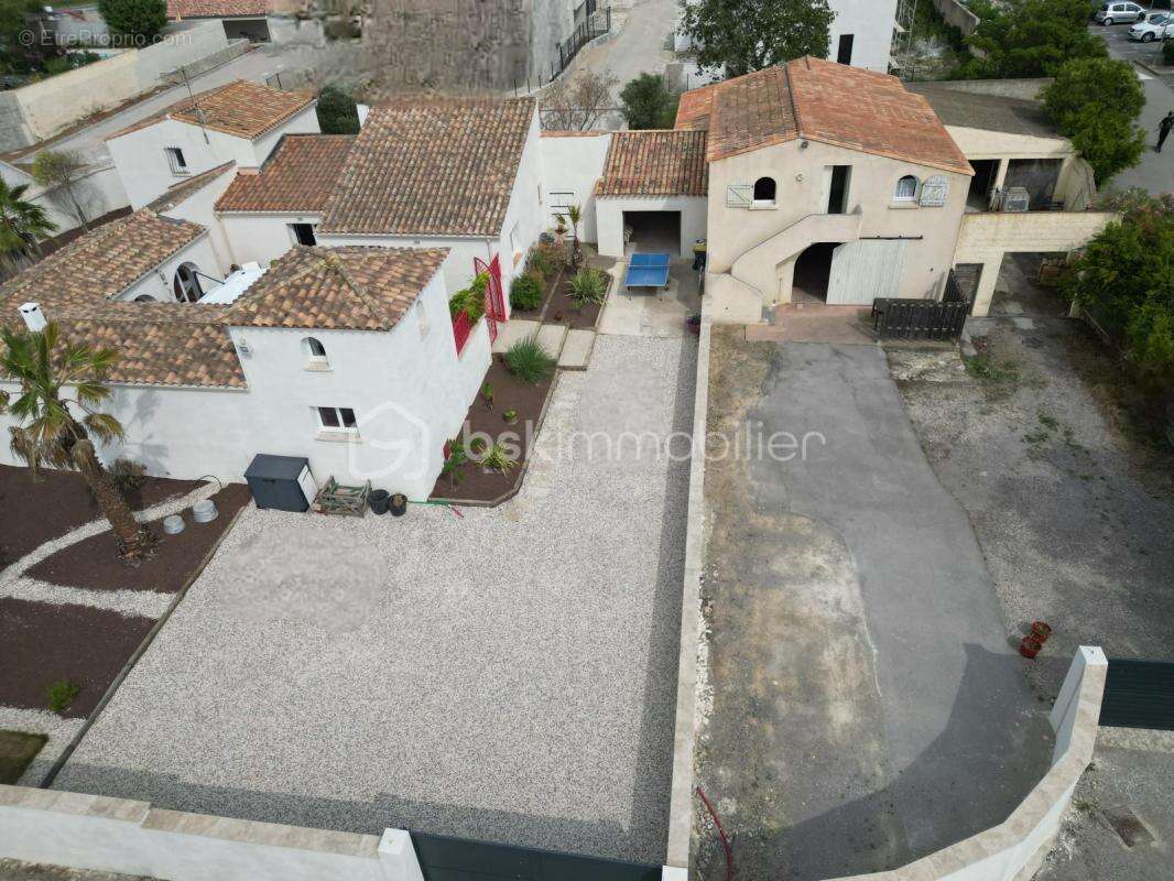 Maison à VIC-LA-GARDIOLE