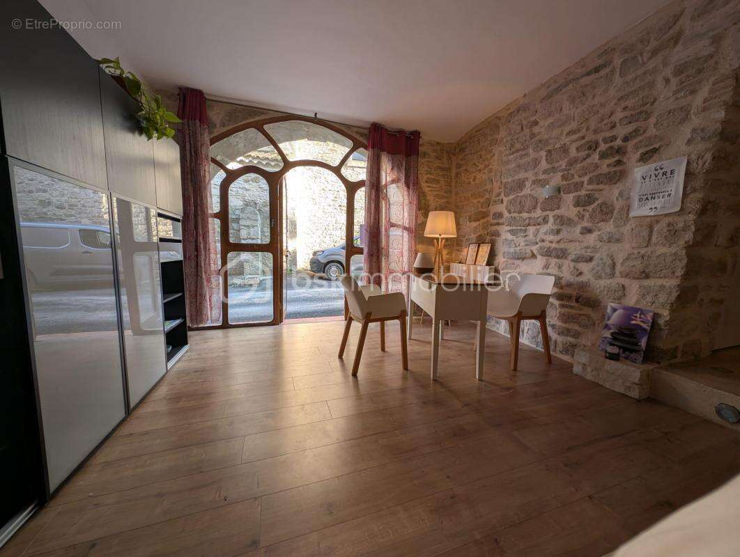 Maison à VEZENOBRES