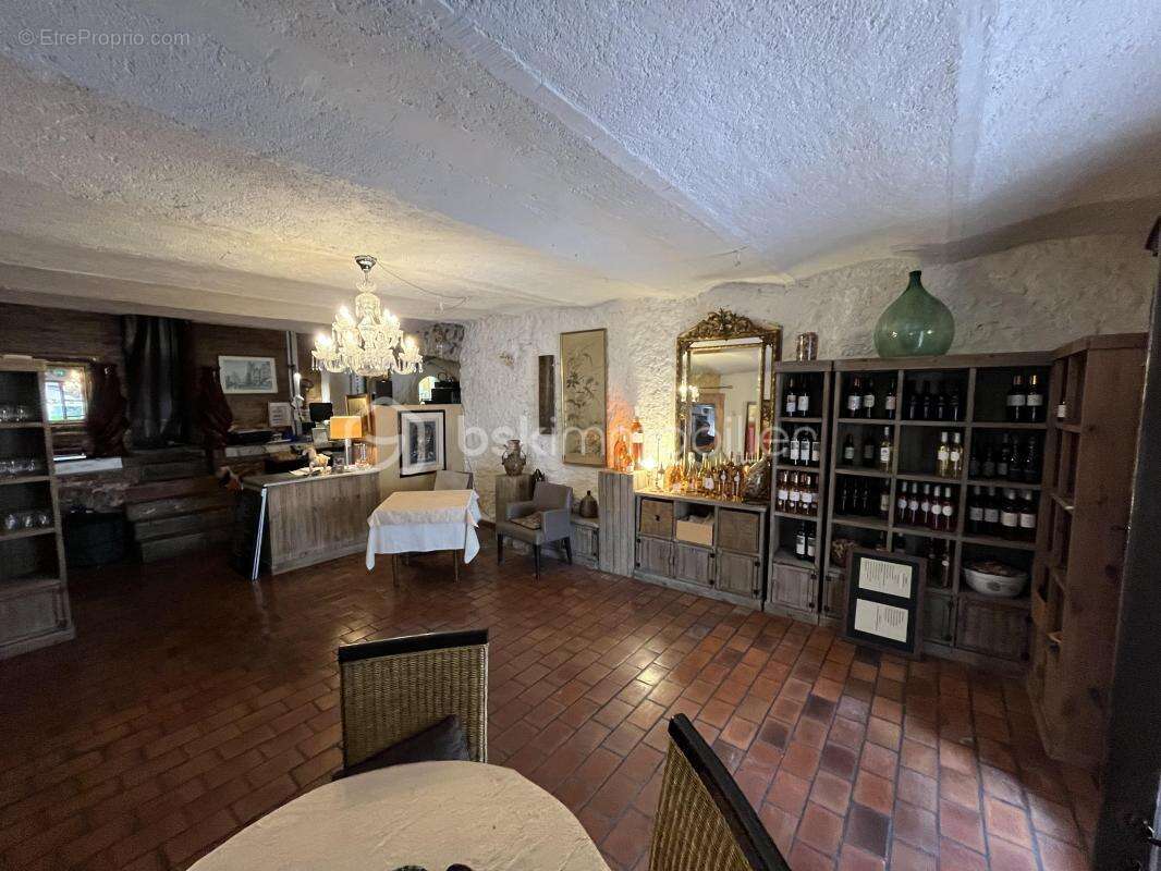 Commerce à VALLAURIS