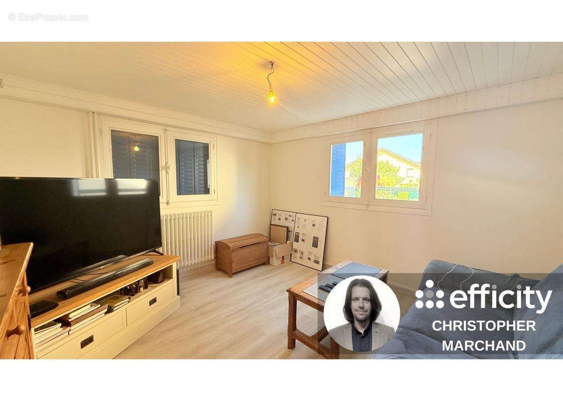 Maison à MONTREAL-LA-CLUSE