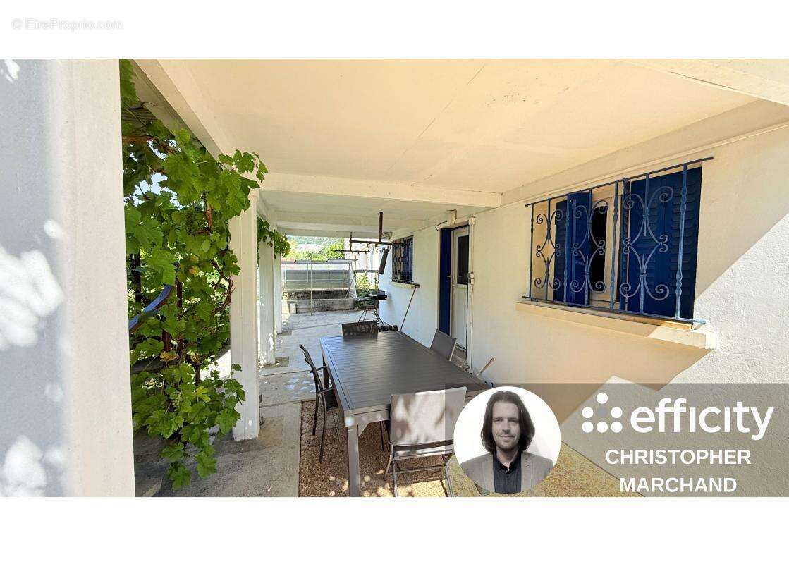 Maison à MONTREAL-LA-CLUSE