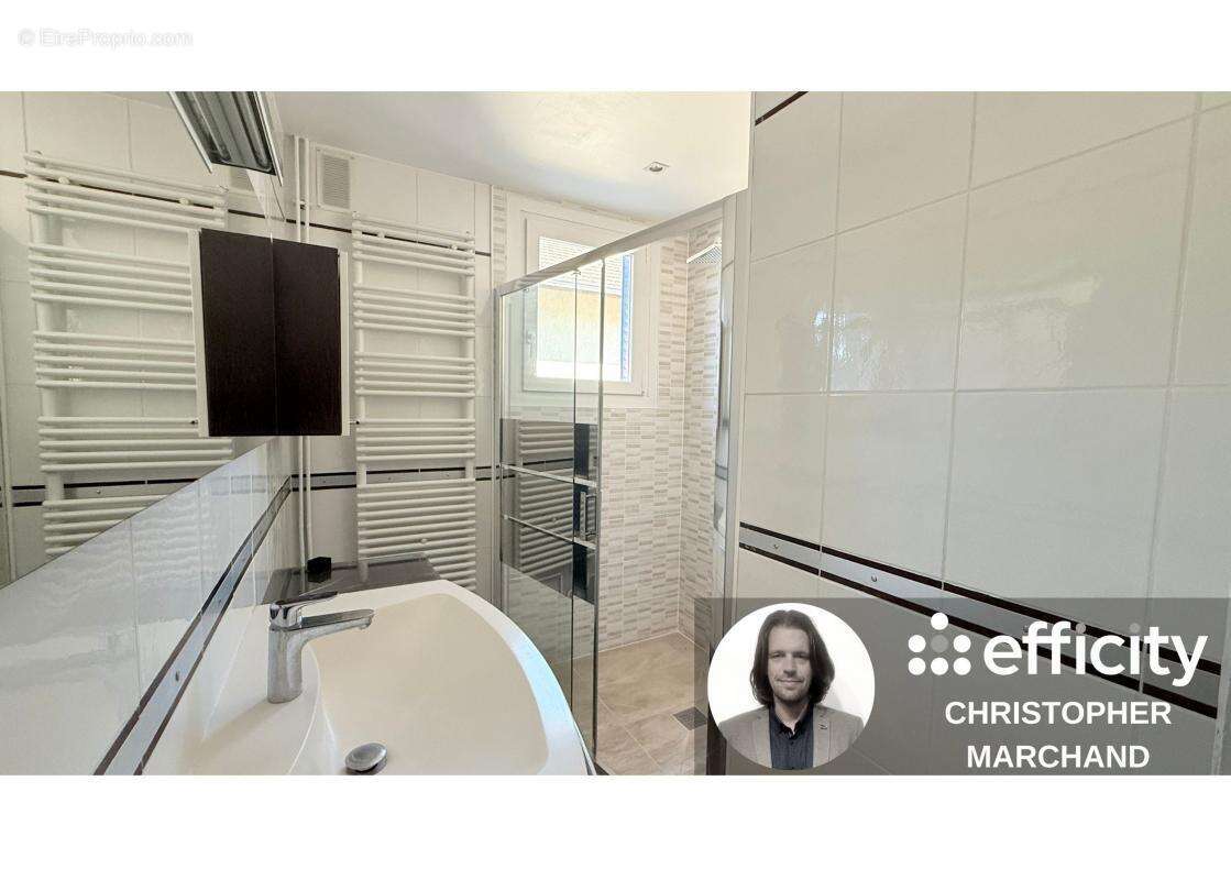 Maison à MONTREAL-LA-CLUSE