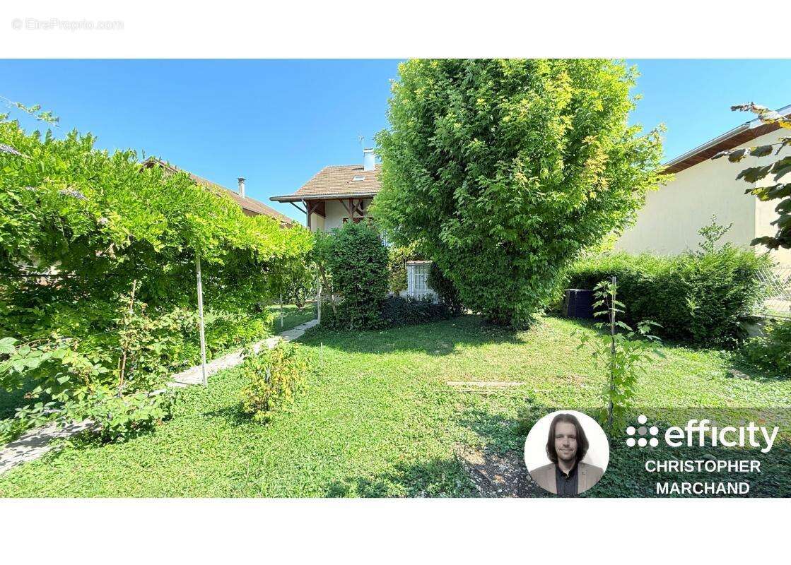 Maison à MONTREAL-LA-CLUSE