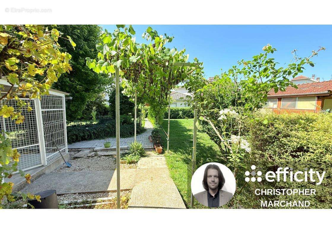 Maison à MONTREAL-LA-CLUSE