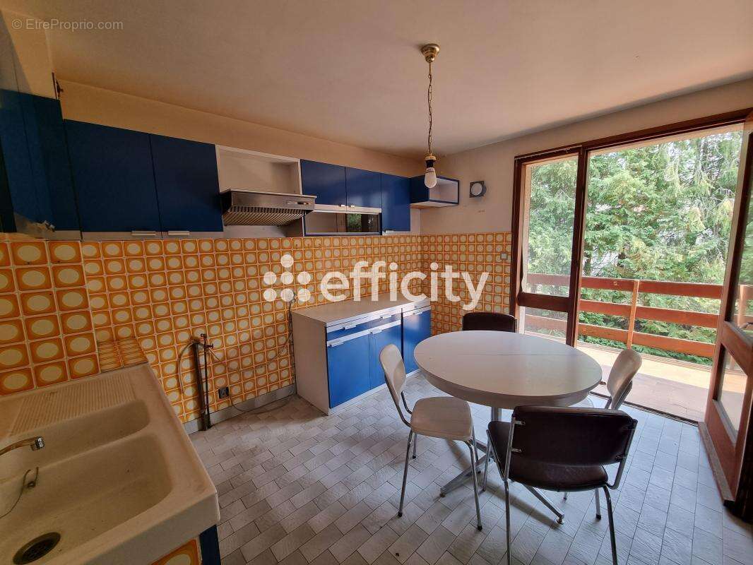 Maison à LE MALZIEU-VILLE