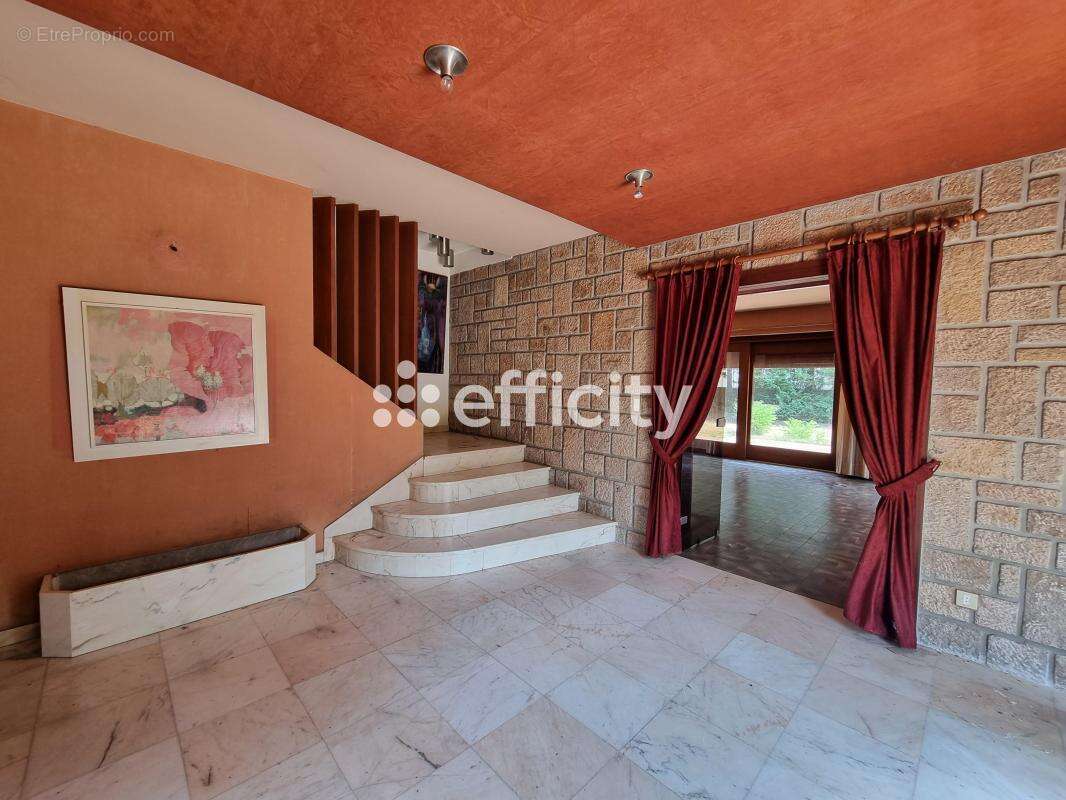 Maison à LE MALZIEU-VILLE