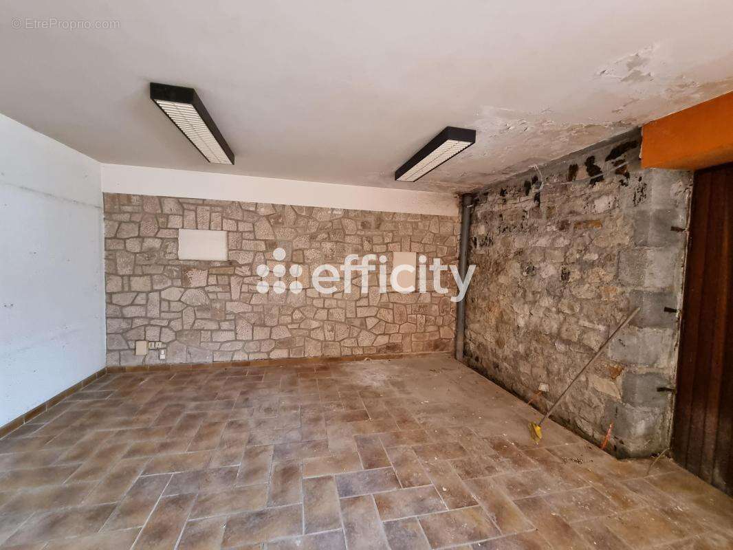 Maison à LE MALZIEU-VILLE