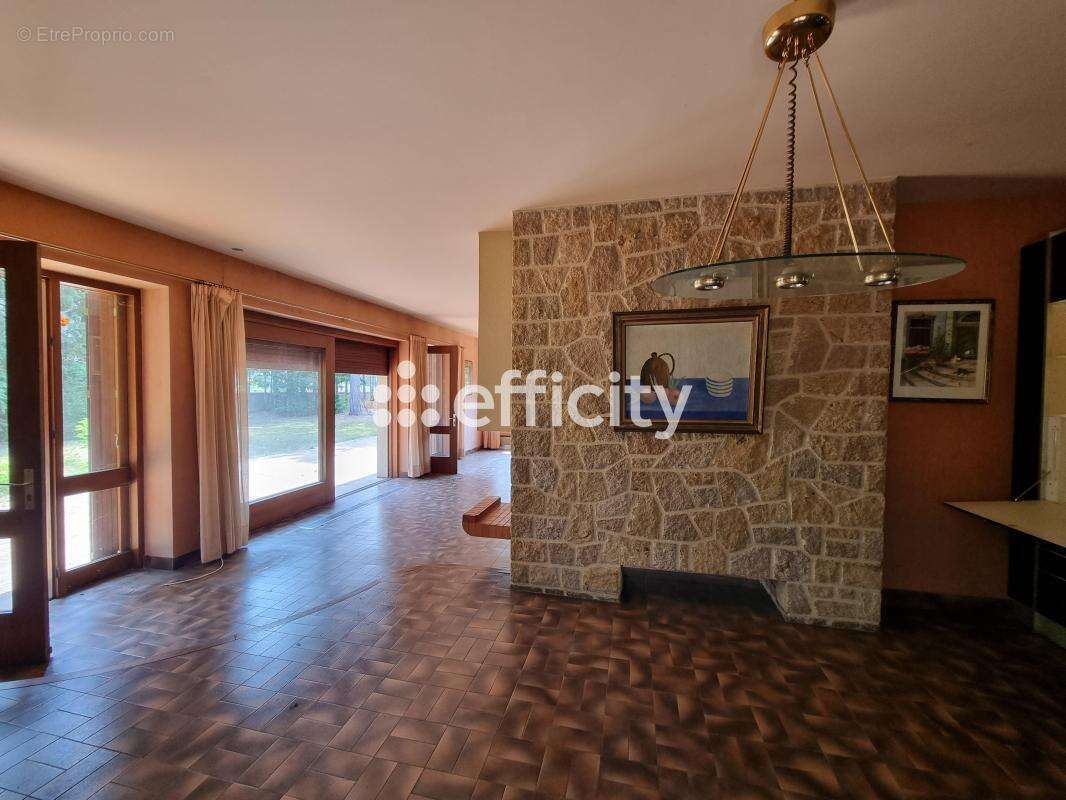 Maison à LE MALZIEU-VILLE