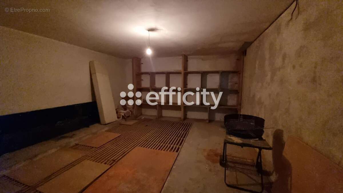 Maison à LE MALZIEU-VILLE