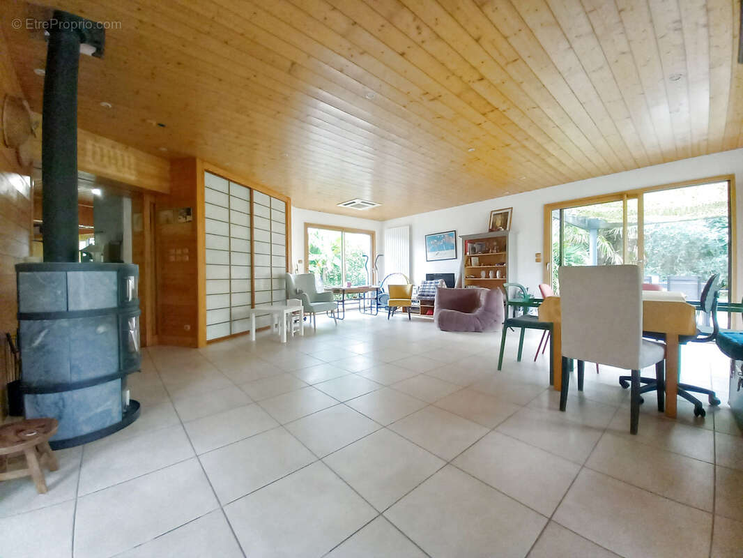 Maison à LA CHAPELLE-DES-MARAIS