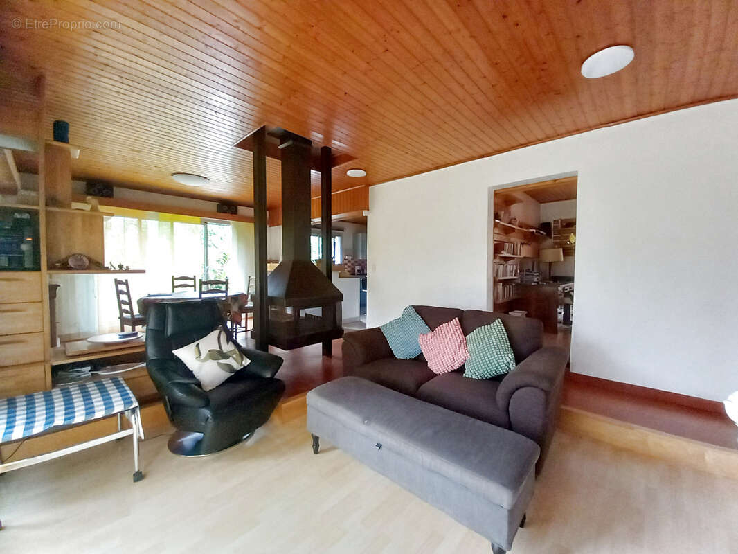 Maison à LA CHAPELLE-DES-MARAIS