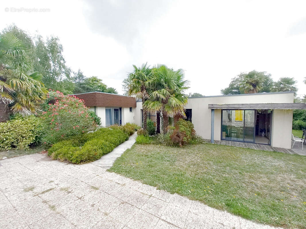 Maison à LA CHAPELLE-DES-MARAIS