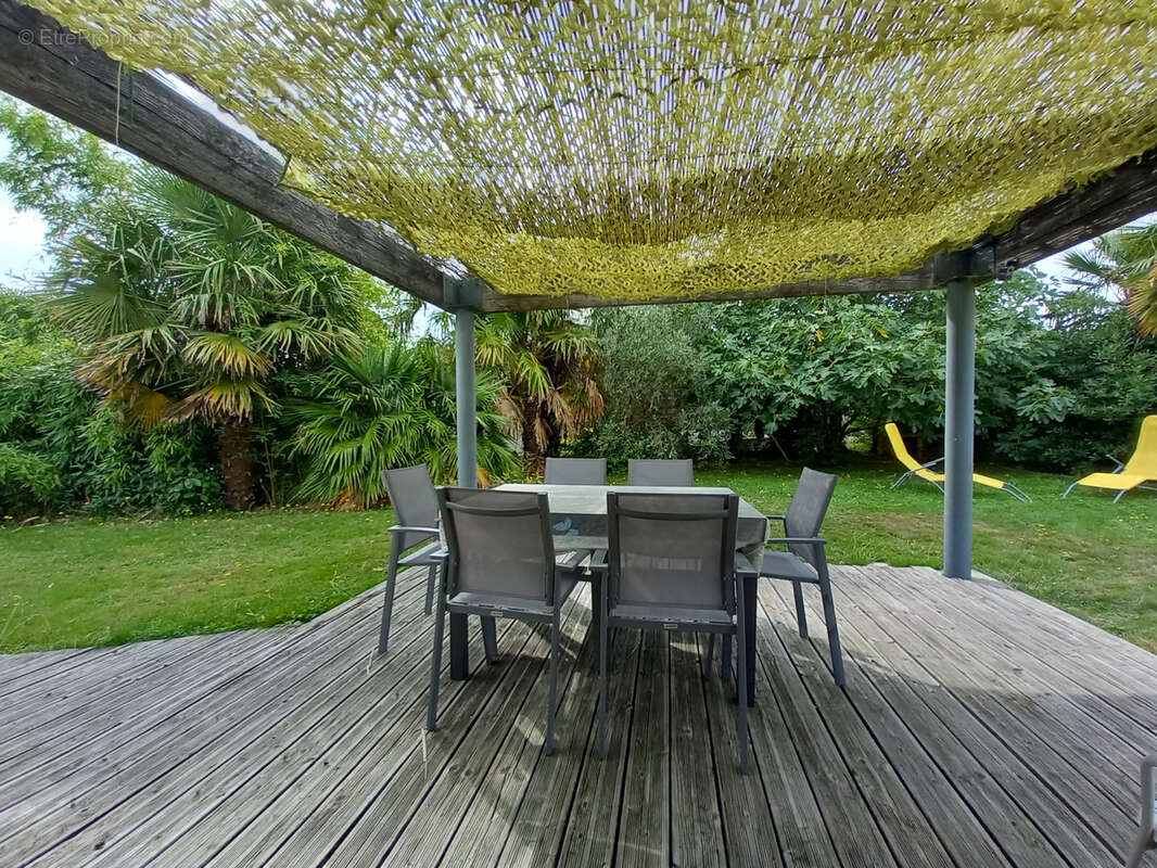 Maison à LA CHAPELLE-DES-MARAIS