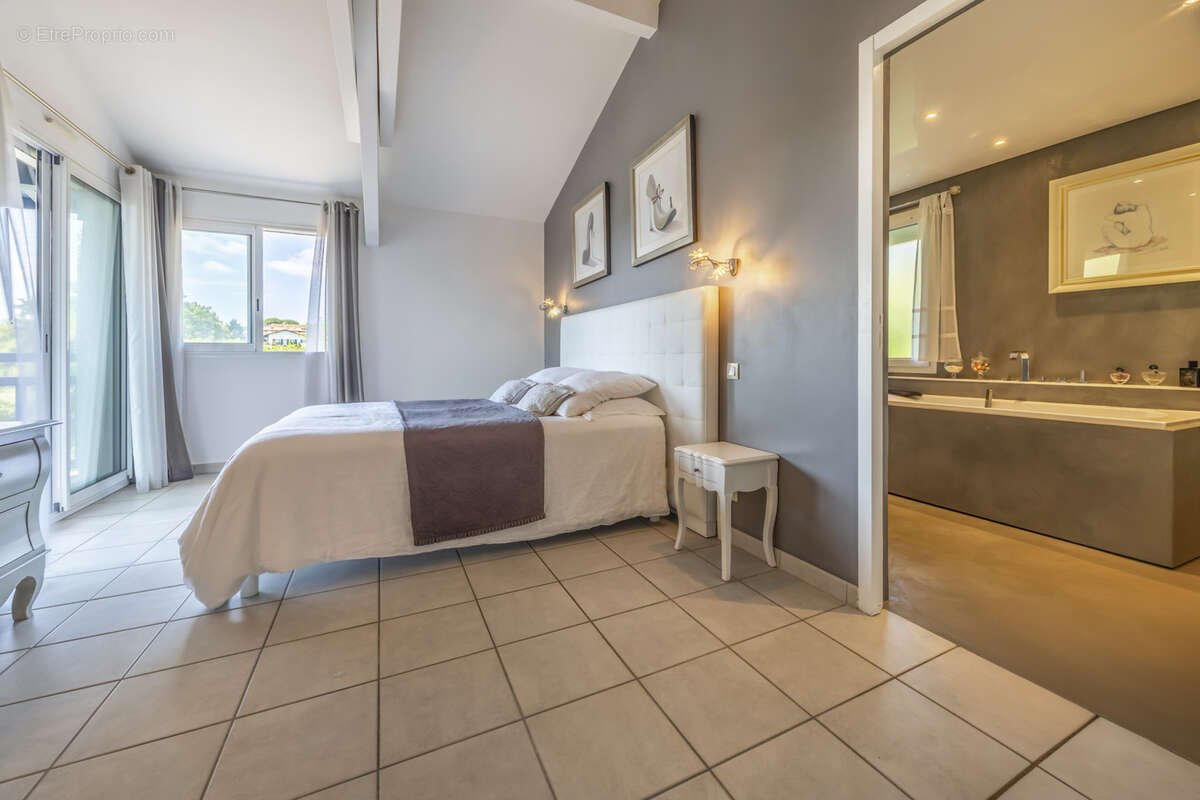 Maison à BASSUSSARRY