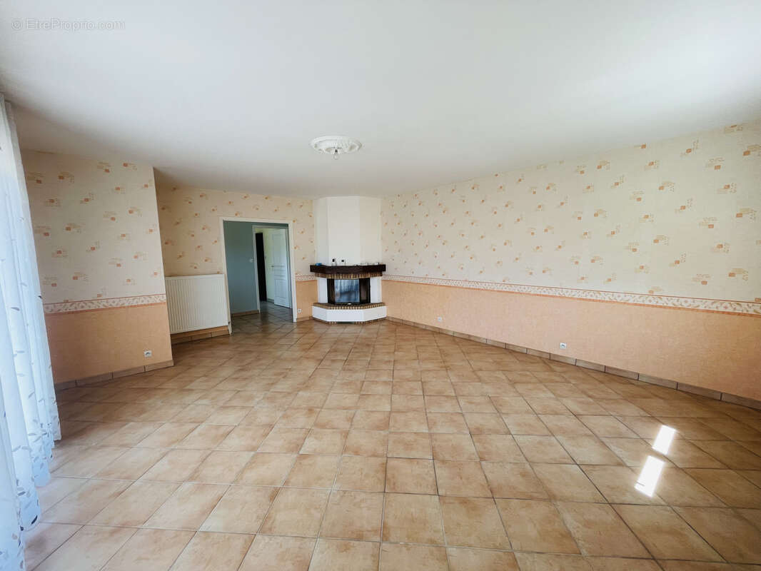 Maison à NIEUIL-L&#039;ESPOIR