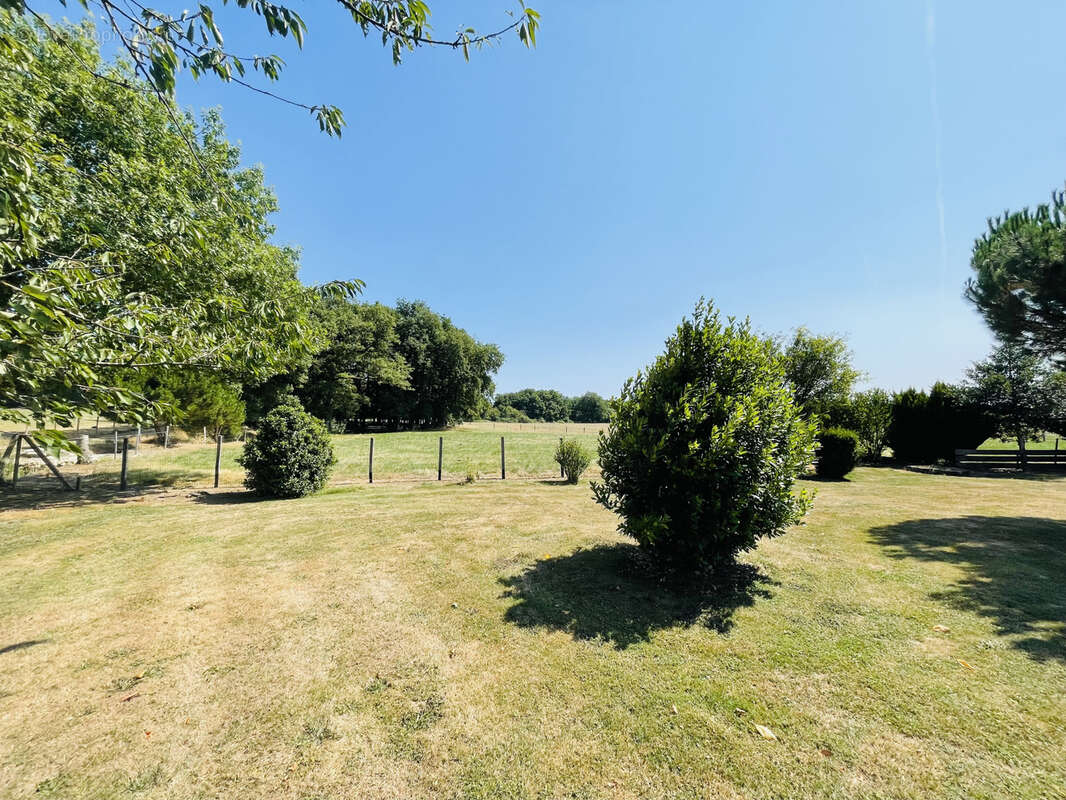 Maison à NIEUIL-L&#039;ESPOIR