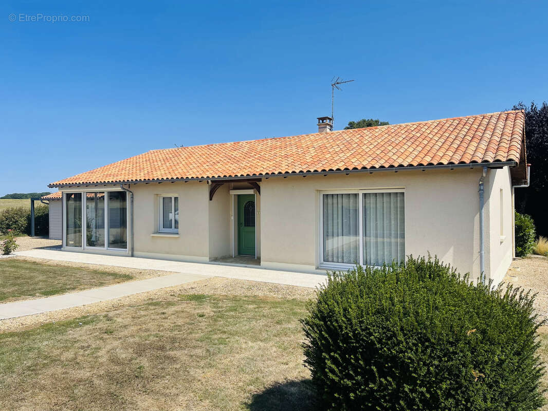 Maison à NIEUIL-L&#039;ESPOIR