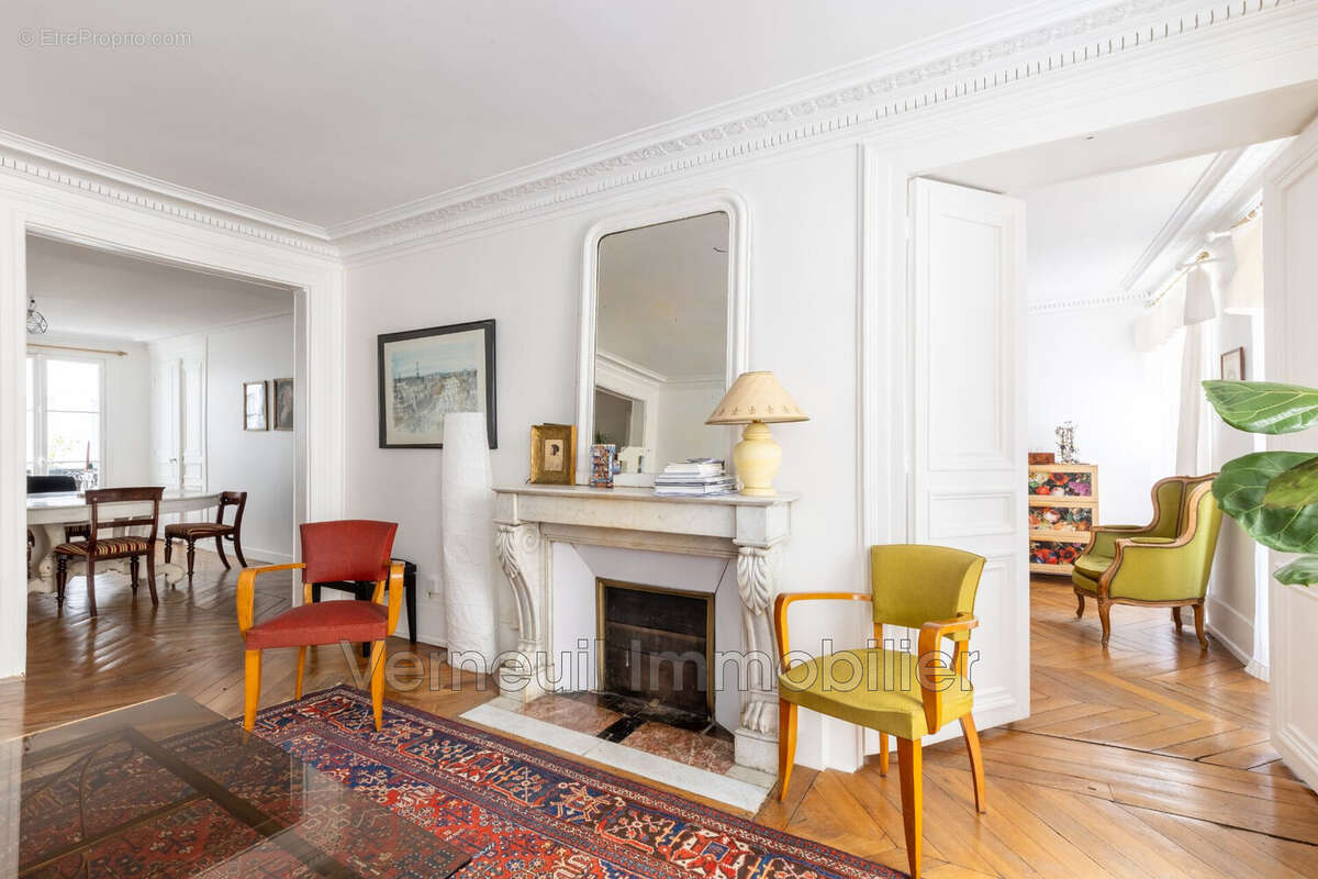 Appartement à PARIS-7E