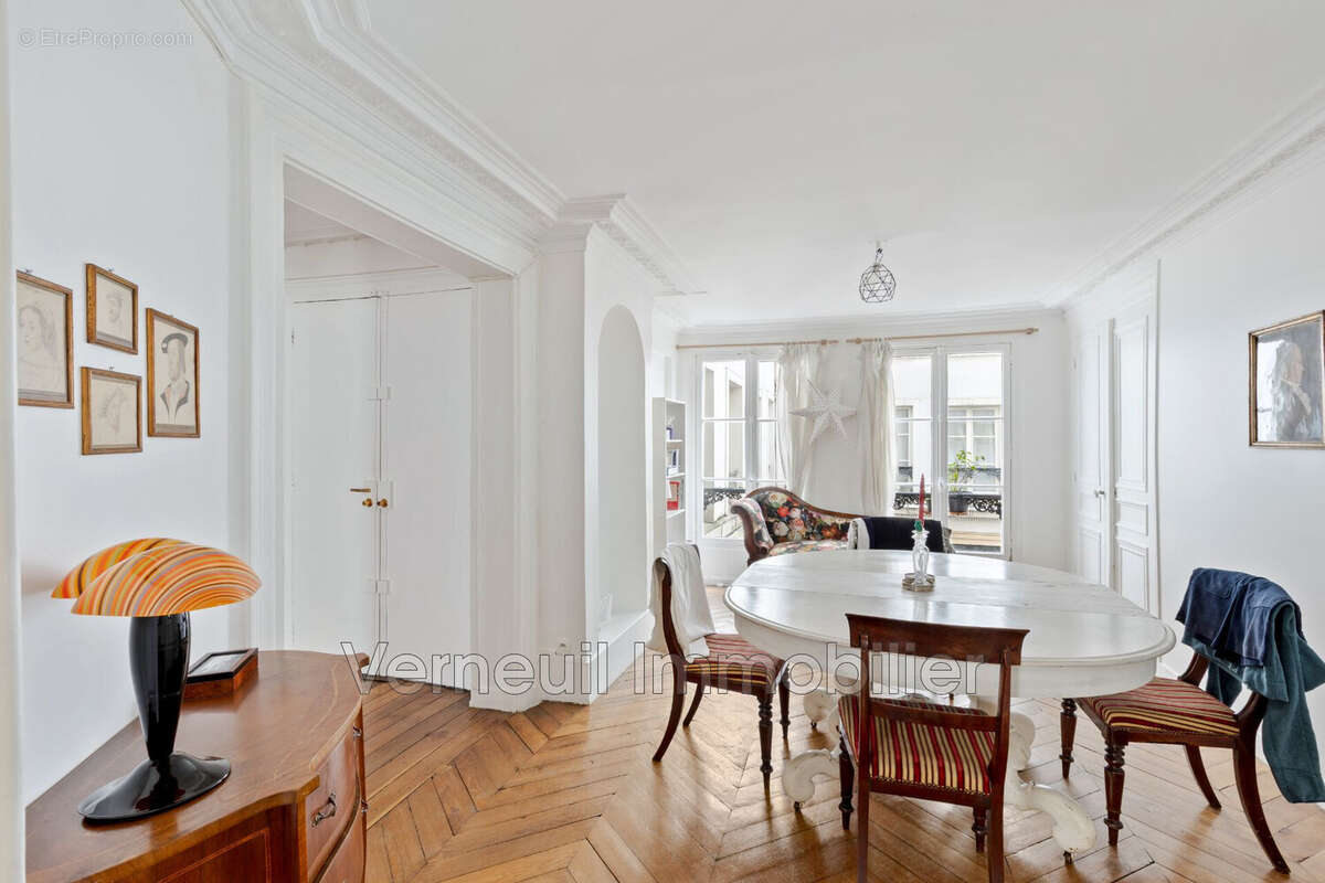 Appartement à PARIS-7E