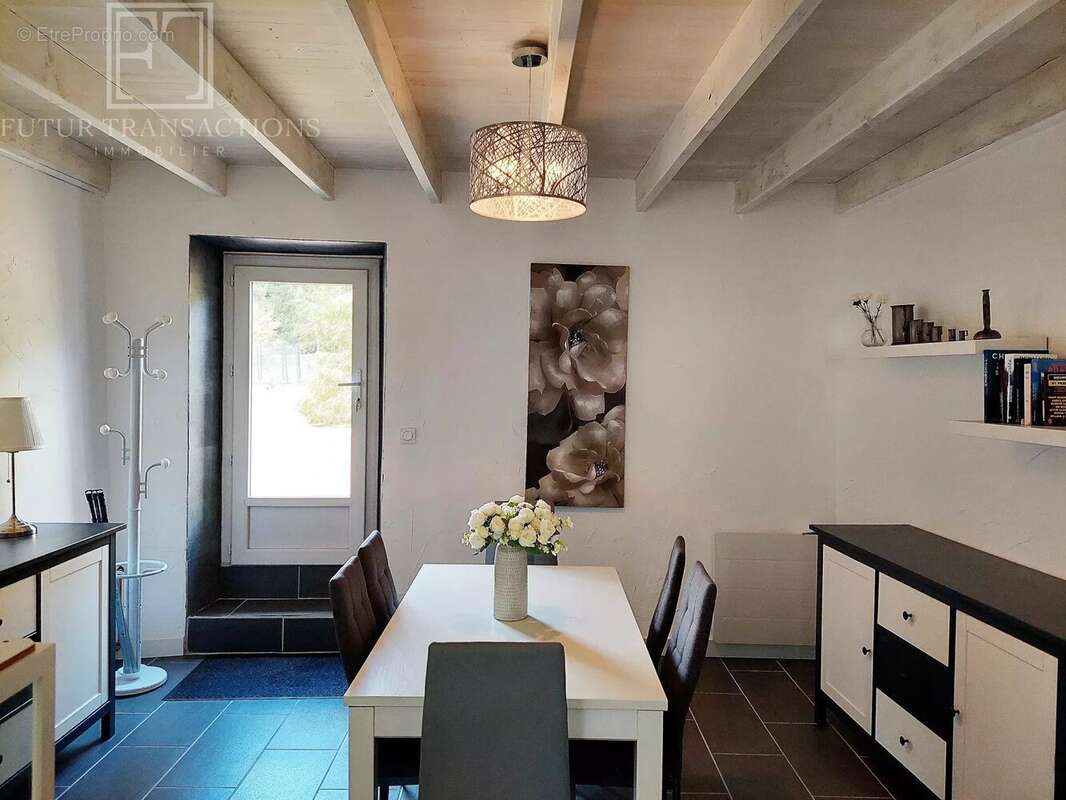 Maison à SAINT-FRONT-LA-RIVIERE