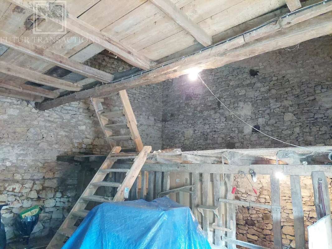 Maison à SAINT-FRONT-LA-RIVIERE