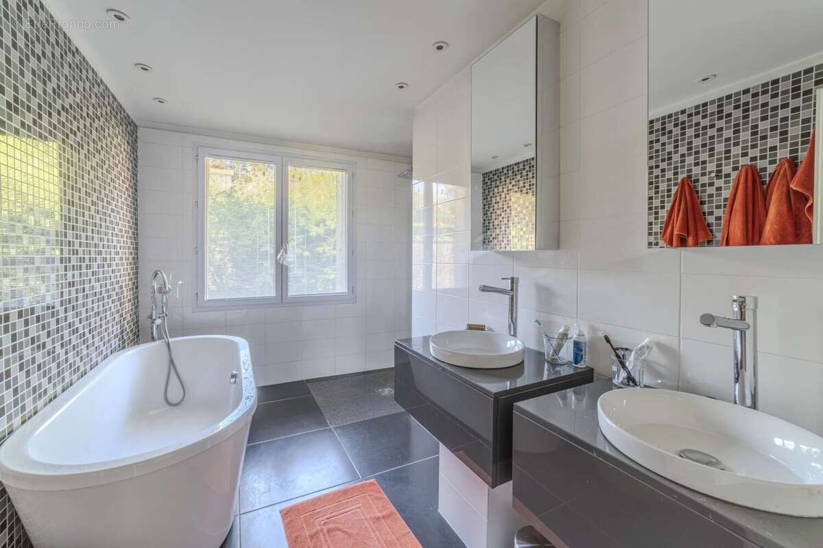 Maison à SAINT-CYR-AU-MONT-D&#039;OR