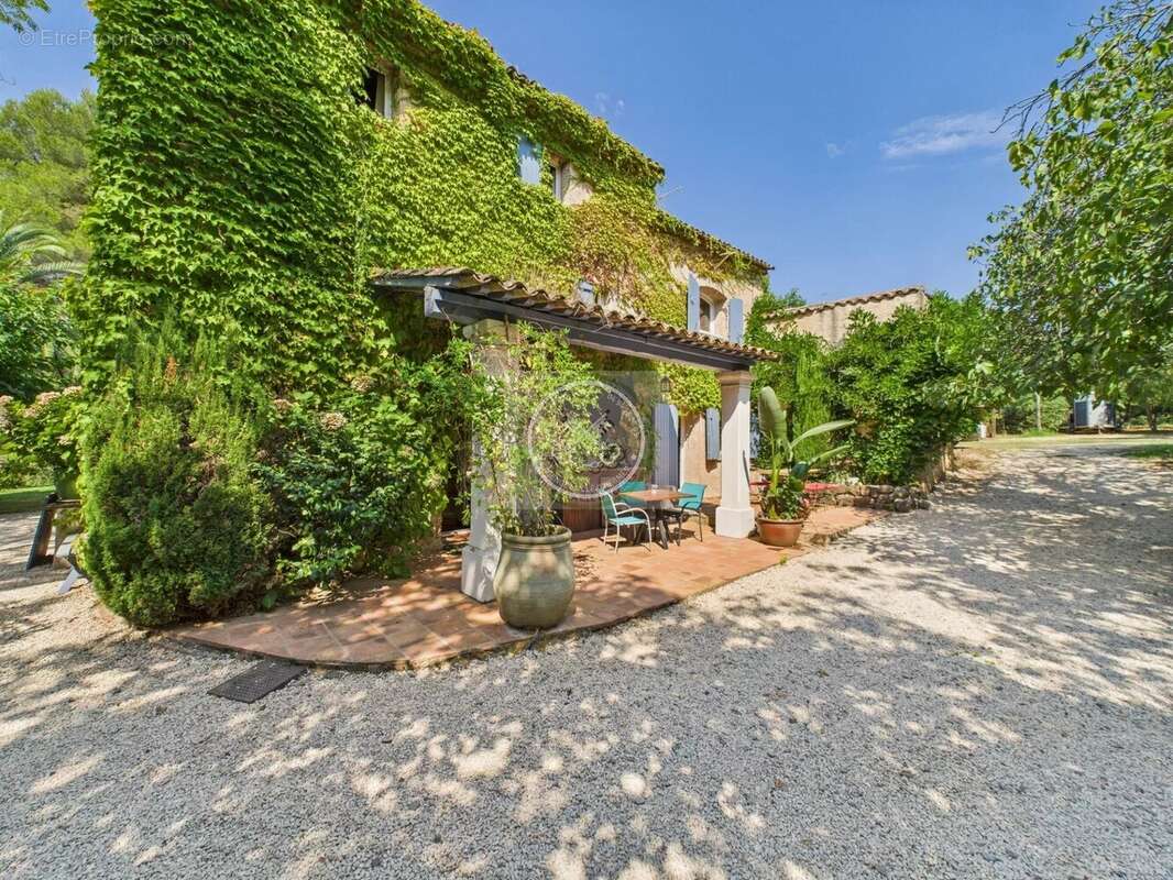 Maison à PUGET-SUR-ARGENS